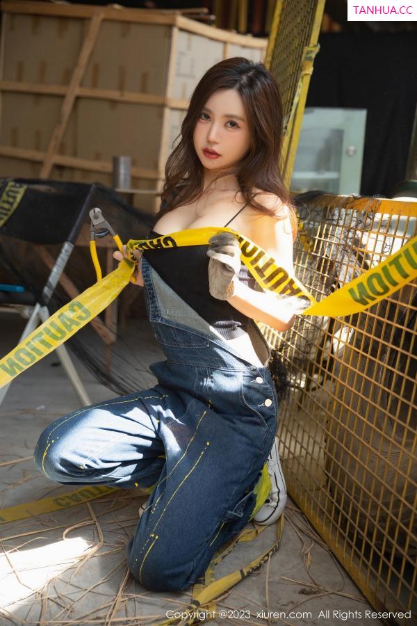 綺裡嘉 绮里嘉 [XiuRen]高清写真图 2023.04.28 No.6659 绮里嘉ula 背带裤美腿第3张图片